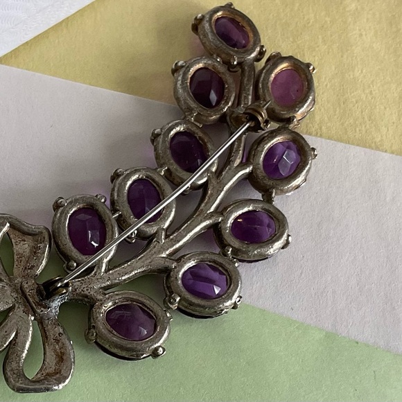 Unmarked Amethyst Pot Metal Brooch - Picture 2 of 2
